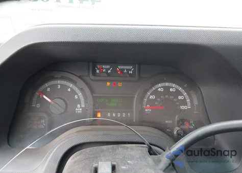 2010 Ford E-350 Super Duty z USA, uszkodzony, nr VIN 1FBSS3BL6ADA52176